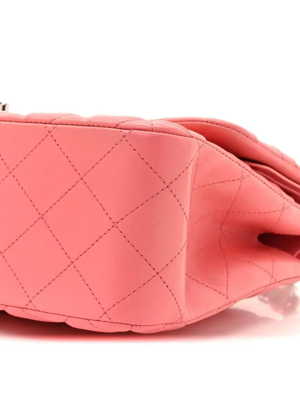 CHANEL indulge timeless